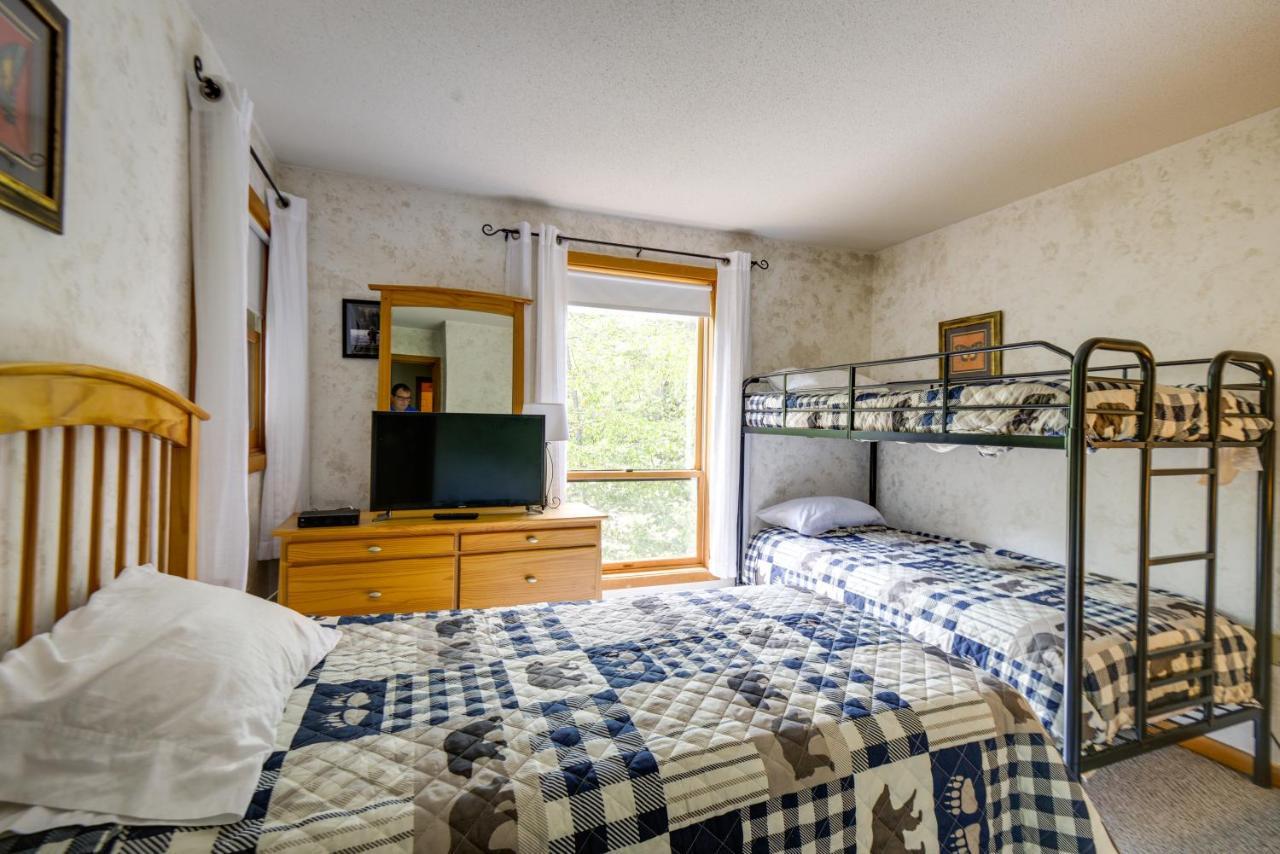 Well-Appointed Lincoln Abode Ski, Swim And Fish! Экстерьер фото